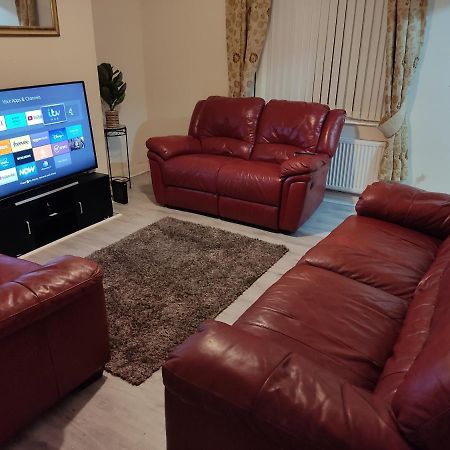 בלקפול Cheerful 2-Bedroom Home With Off Street Parking מראה חיצוני תמונה