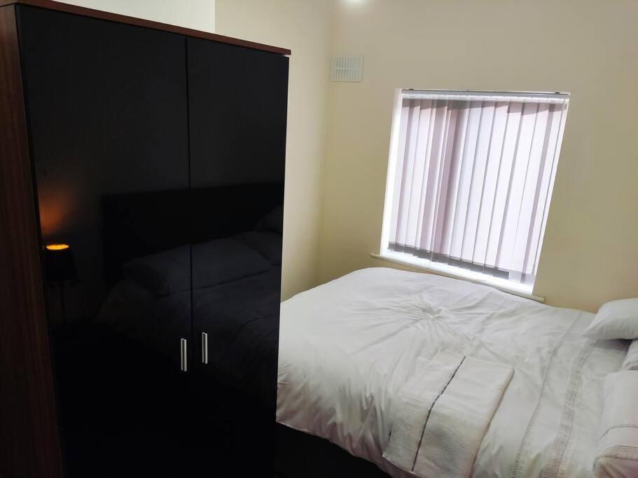 בלקפול Cheerful 2-Bedroom Home With Off Street Parking מראה חיצוני תמונה