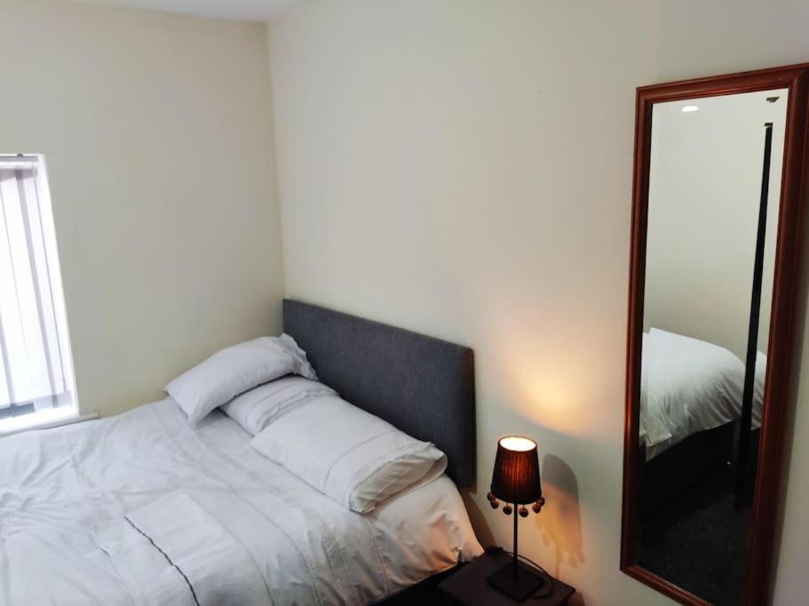 בלקפול Cheerful 2-Bedroom Home With Off Street Parking מראה חיצוני תמונה
