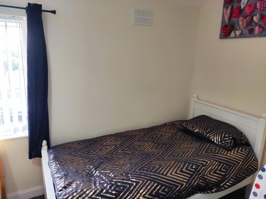 בלקפול Cheerful 2-Bedroom Home With Off Street Parking מראה חיצוני תמונה