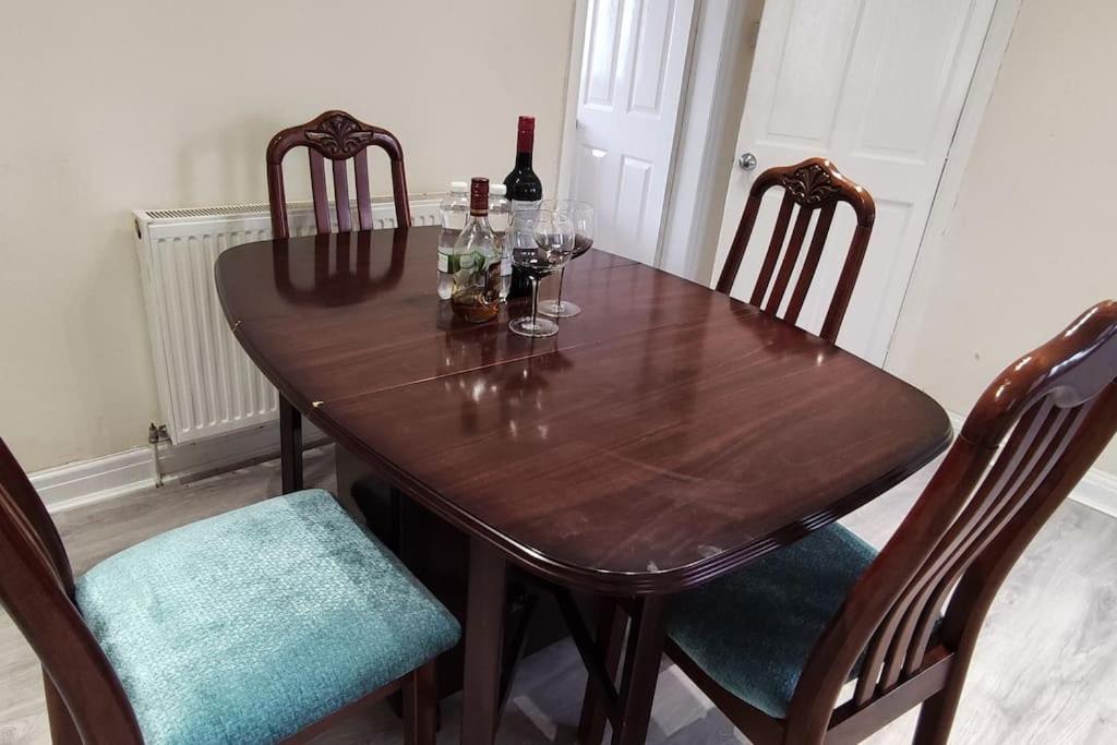 בלקפול Cheerful 2-Bedroom Home With Off Street Parking מראה חיצוני תמונה