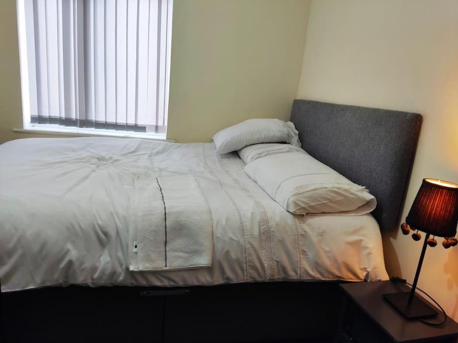 בלקפול Cheerful 2-Bedroom Home With Off Street Parking מראה חיצוני תמונה