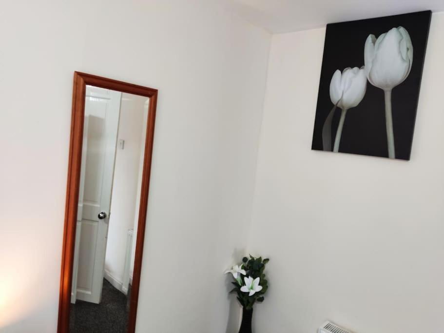 בלקפול Cheerful 2-Bedroom Home With Off Street Parking מראה חיצוני תמונה