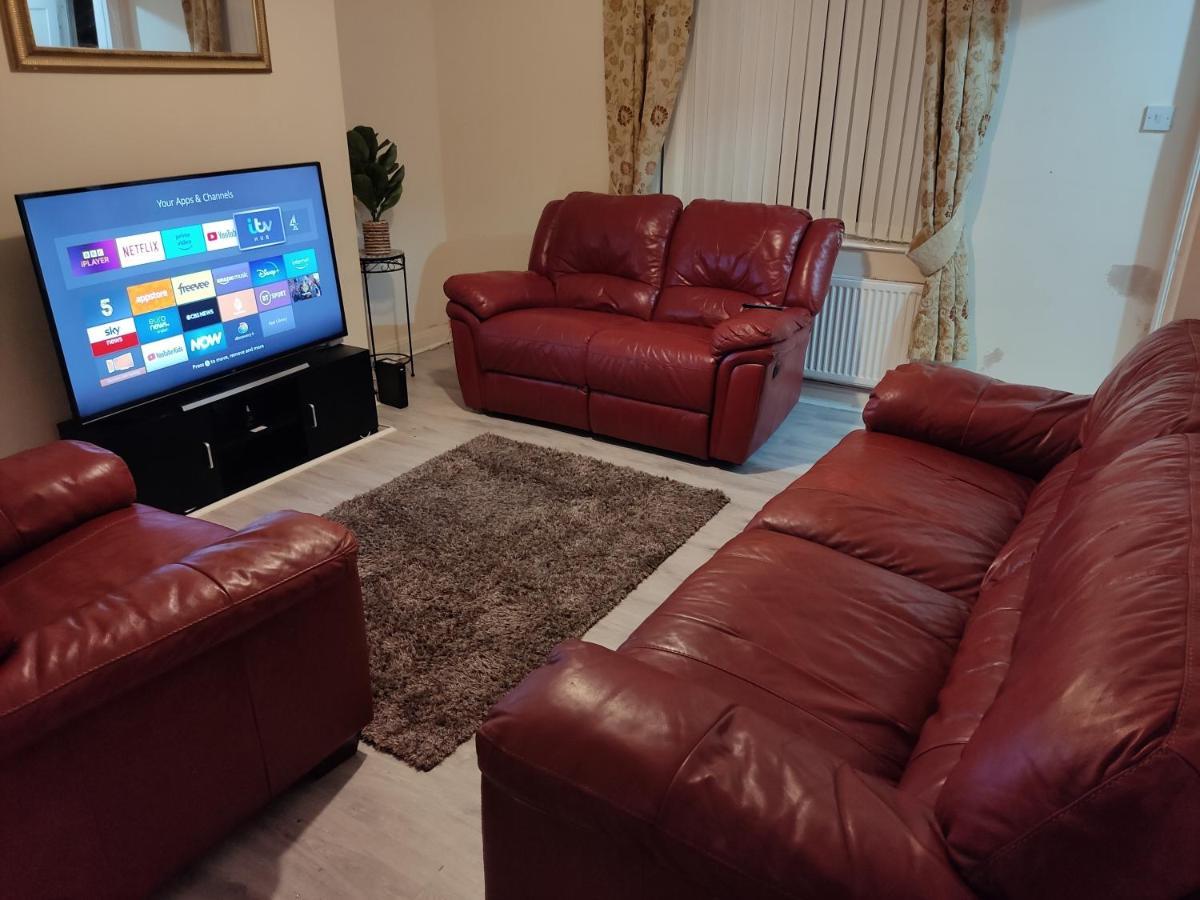 בלקפול Cheerful 2-Bedroom Home With Off Street Parking מראה חיצוני תמונה